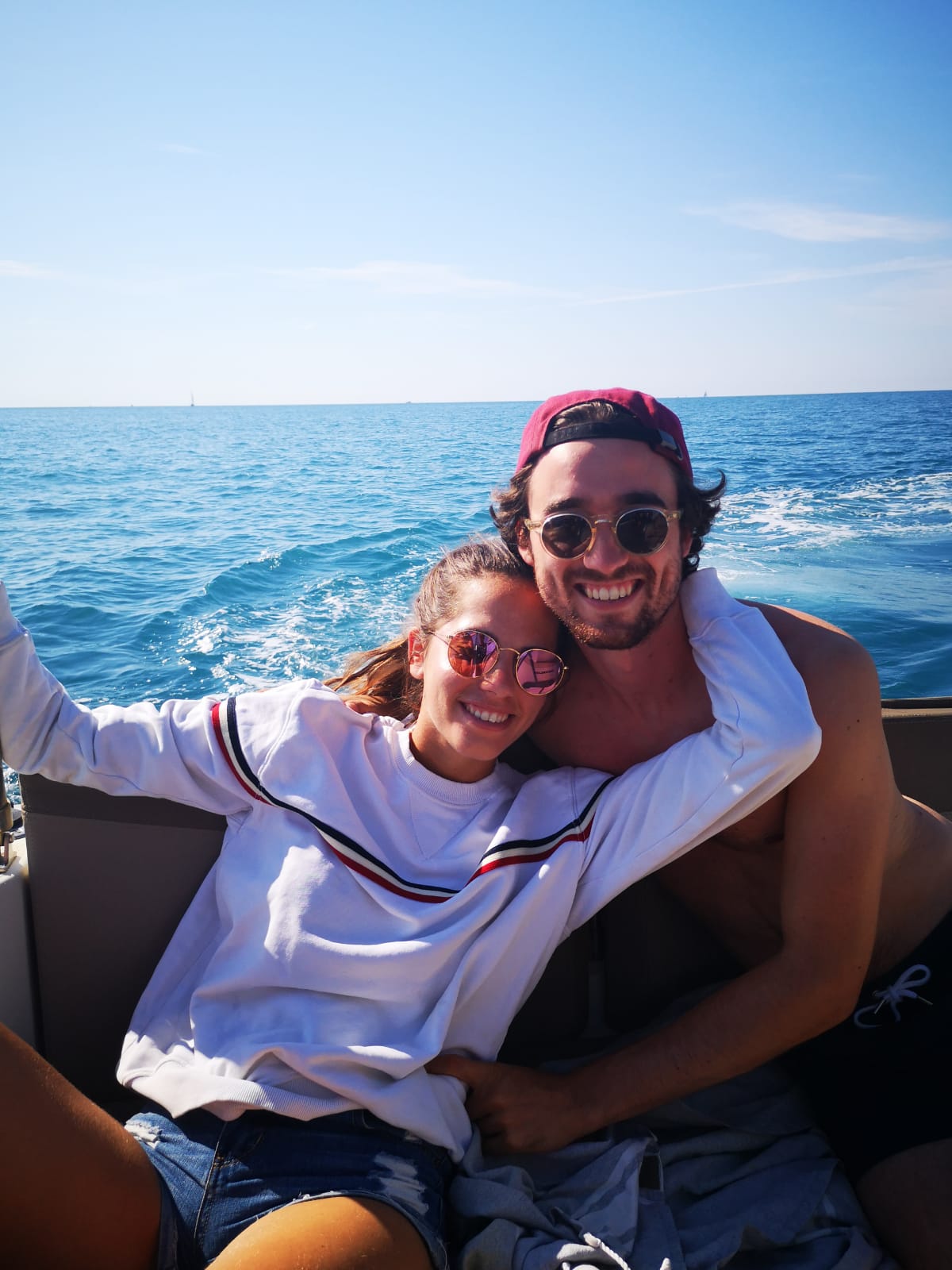 Servane et Baptiste dans un jardin